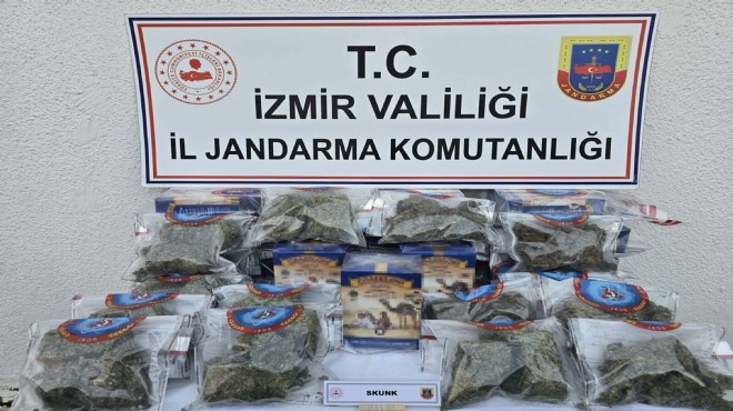 İzmir'de uyuşturucuya 2 gözaltı