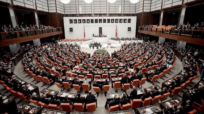 2 İzmir Milletvekili nden dikkat çeken performans: Soru yağdırdılar!