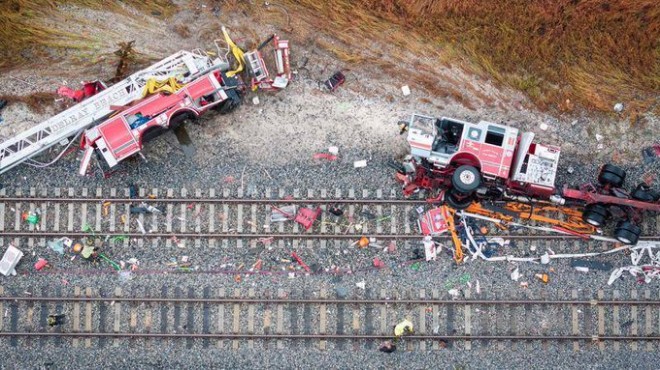 ABD de itfaiye ve tren çarpıştı: 15 yaralı