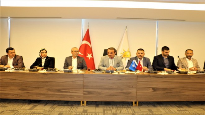 AK Parti İzmir'de Şengül'den ilçe başkanlarına 'yerel seçim' talimatları