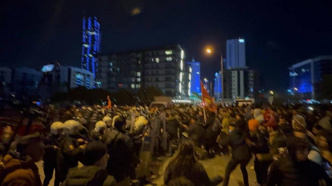 AK Parti İl Binası önündeki protestoya polisten müdahale!