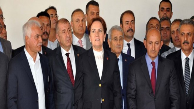 Akşener partisinin genel merkez binasını gezdi