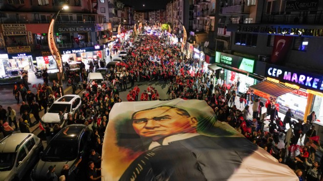 Aliağa’da Cumhuriyet coşkusu sokaklara taştı