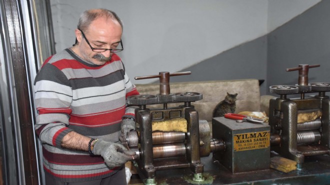 Çocukluğundan beri bakırı sanata çeviriyor!