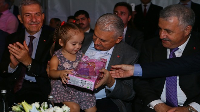 Başbakan Yıldırım: Kimileri laf üstüne laf koyar, AK Parti…