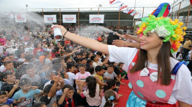 Bayraklılı çocukların yüzünü güldüren şenlik