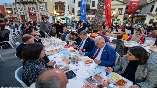 Büyükşehir Çeşme’de iftar sofrası kurdu