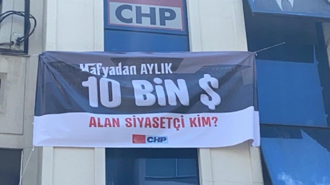 CHP İzmir pankartla sordu: 10 bin dolar maaş alan siyasetçi kim?