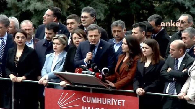 CHP'den 'demokrasi nöbeti' kararı: Yol arkadaşlarımızı yedirtmeyiz!