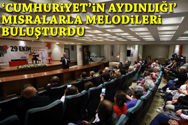 ‘Cumhuriyet’in Aydınlığı’ mısralarla melodileri buluşturdu