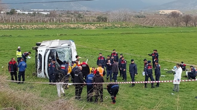 İzmir den Denizli ye giden öğrenci servisi kaza yaptı: 2 ölü, 26 yaralı