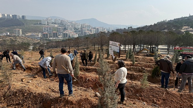 Depremde hayatını kaybedenler anısına fidan dikildi