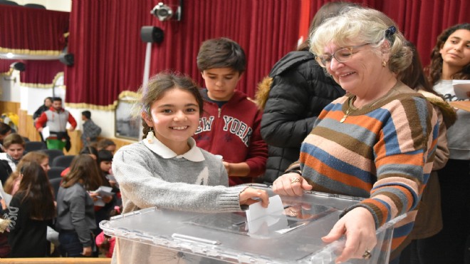 Foça çocuk başkanını seçti!