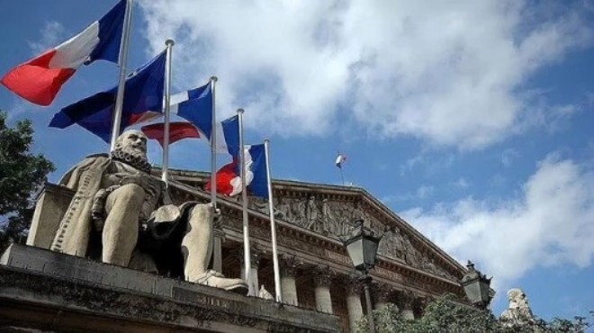 Fransa erken seçime gidiyor: Aşırı sağ gelebilir!