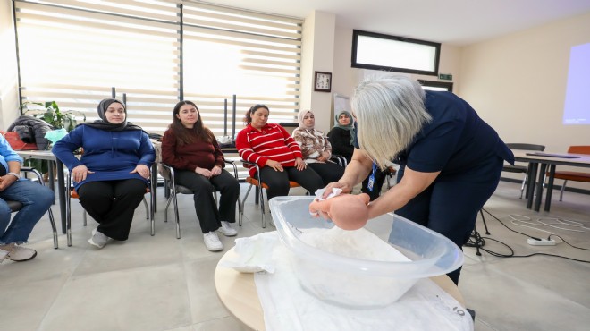 Gaziemir’de anne adaylarını doğuma hazırlayan okul