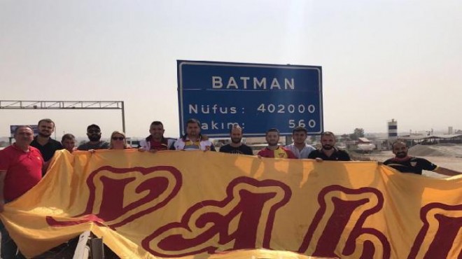 Göztepe taraftarından Batman çıkarması!