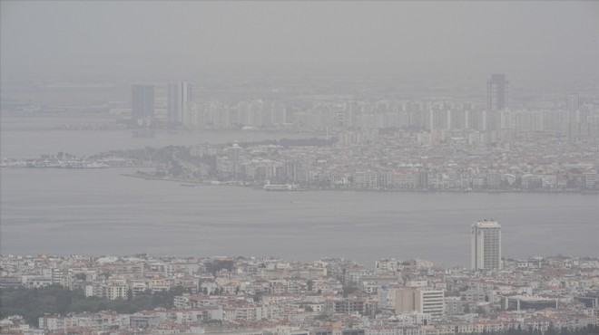 Gri İzmir: Çöl tozu gökyüzünü sardı!