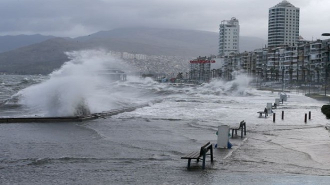 İzmir'de hava koşulları nedeniyle vapur seferleri iptal