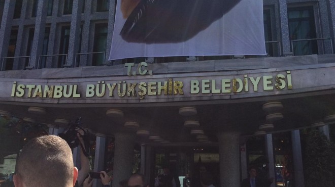 İBB binasına 'T.C.' ibaresi eklendi