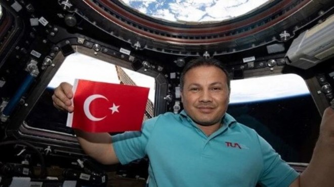 İlk Türk astronot Gezeravcı Dünya ya döndü