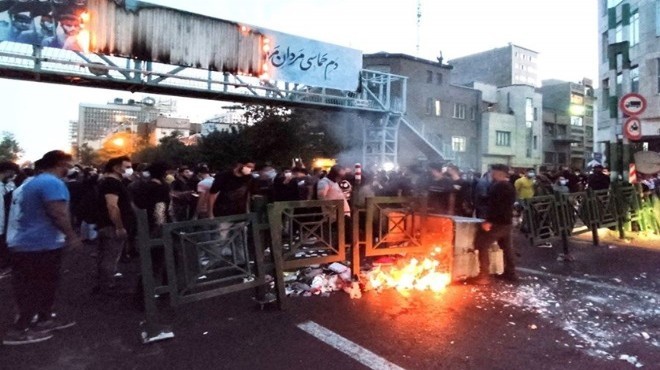 İran da protesto idam cezaları infaz edilecek