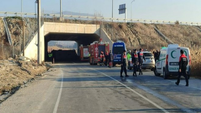 İşçi midibüsü devrildi: 4 ölü, çok sayıda yaralı var!