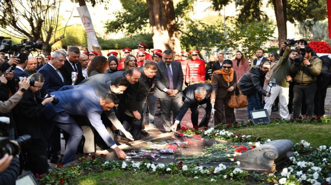 İzmir Zübeyde Ana'nın mezarı başında tek yürek!