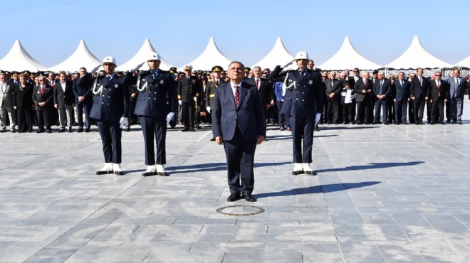 İzmir'de 95.yıl coşkusu Cumhuriyet Meydanı'ndan başladı