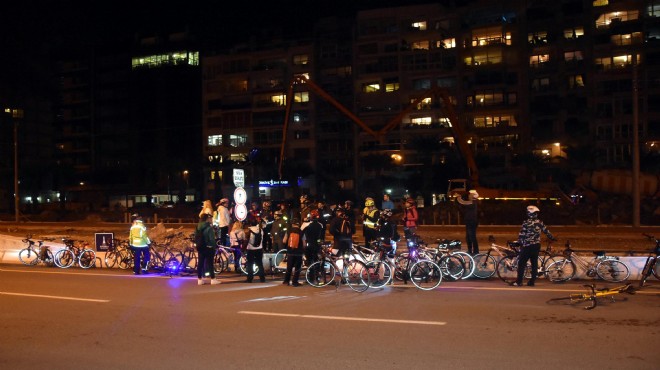 İzmir'de bisikletçilerden 'alt geçit' eylemi!