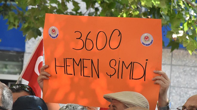 İzmir'de emekli polislerden 'ek gösterge' eylemi