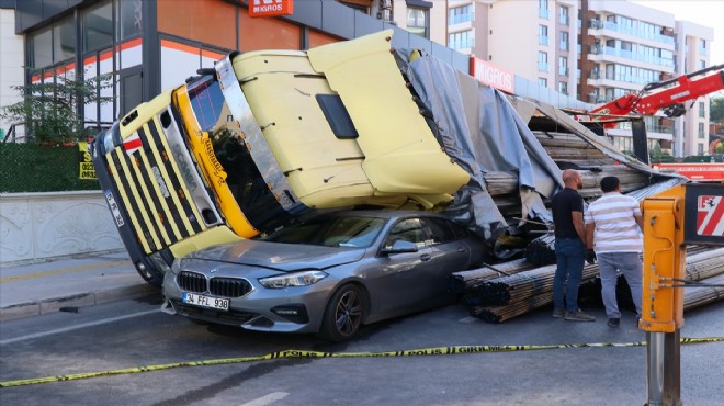 İzmir'de faciadan dönüldü: Polisten kaçan TIR ortalığı birbirine kattı!