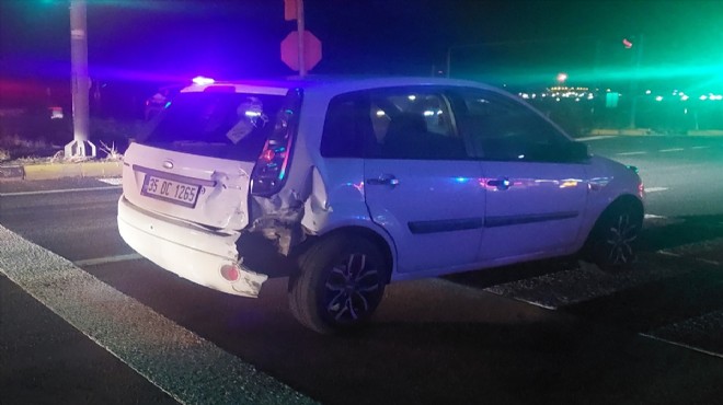 İzmir de feci kaza: Motosiklet ile otomobil çarpıştı!