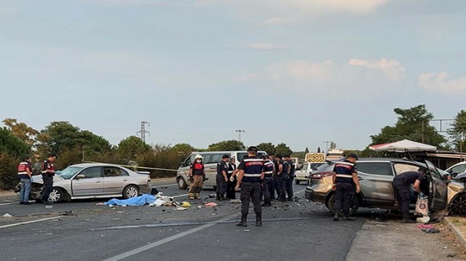 İzmir de feci kaza: Ölü ve yaralılar var