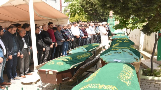 İzmir'de göz yaşları sel oldu: Kaza kurbanlarına veda