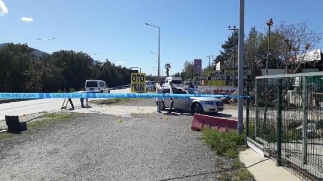 İzmir'de kanlı hesaplaşma: Yol ortasında silahlı, hastanede yumruklu kavga!
