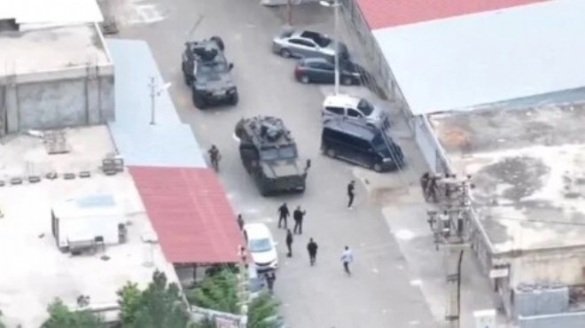 İzmir de silah kaçakçılarına baskın: 106 gözaltı!