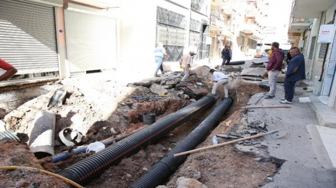 İzmir deki yol çökme kabusunda flaş tahliye kararı!