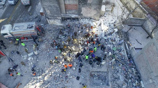 İzmir'in 2 üniversitesinde deprem yası: 16 can kaybı!