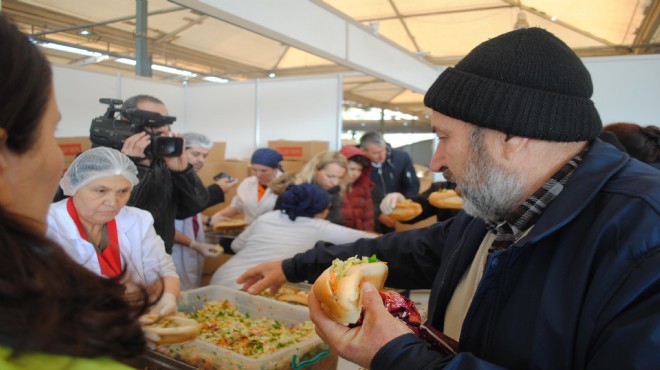 İzmir in büyük hamsi şöleni