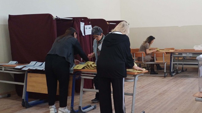 İzmir'in seçimi: Ve oy mesaisi başladı