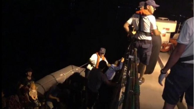 İzmir in tatil cennetinde operasyon: Bir botta 42 kişi!
