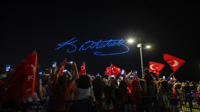 İzmir semalarında görsel şölen!