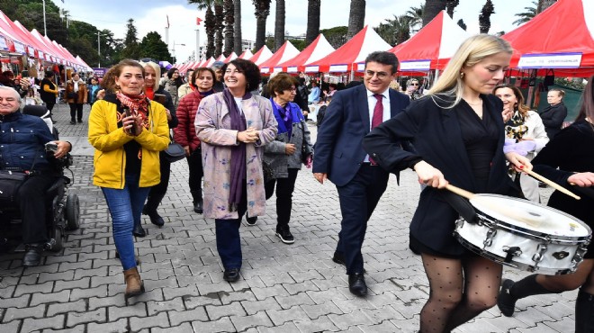 İzmir’de festival gibi Kadınlar Günü kutlaması