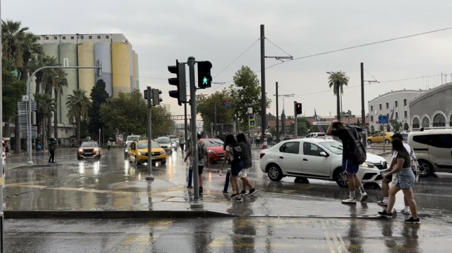 İzmir’de sağanak etkisi: Acil servisi su bastı!