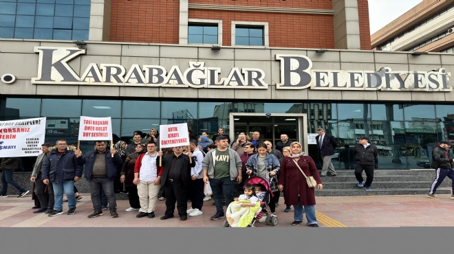 Karabağlar'da belediye önünde TOKİ isyanı