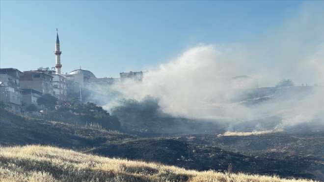Karşıyaka'da otluk alanda yangın