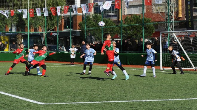 Karşıyaka'da futbol rüzgarı esti!