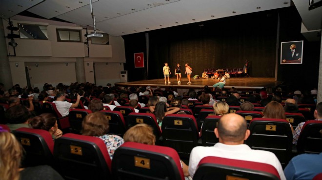 Karşıyaka'da kursiyerler seyirciyle buluştu
