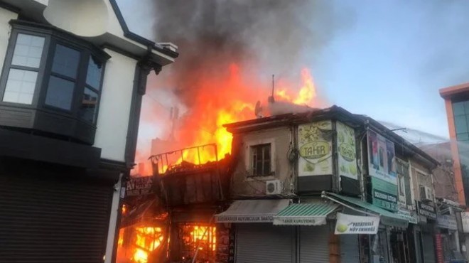 Kasapta başlayan yangın 15 dükkanı yaktı