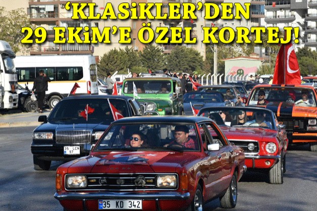 Klasik otomobillerle İzmir'de 29 Ekim korteji